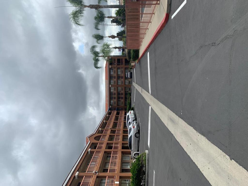 Grand Park Inn Baldwin Park Exterior photo